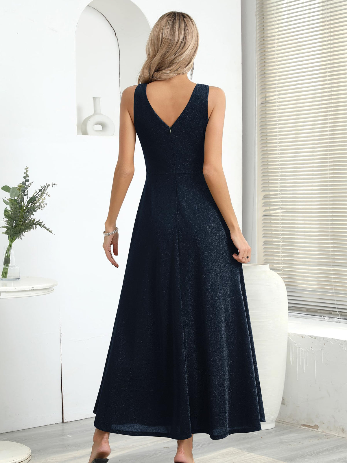 Rochie lungă de seară elegantă petrecută cu decolteu în V și crăpătură – Bleumarin XS