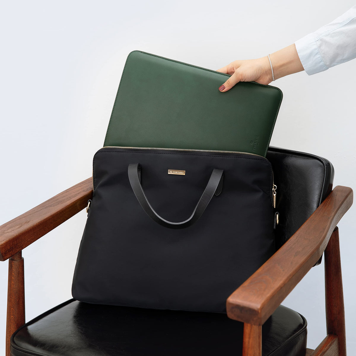 Husă de protecție din piele ecologică Comfyable compatibilă MacBook Air 15 inch M2/M3/M4 – Verde Sequoia