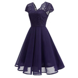 Rochie de cocktail vintage anii 1950, până la genunchi, decolteu în V, șifon și dantelă, croială cloș în A – Mov L
