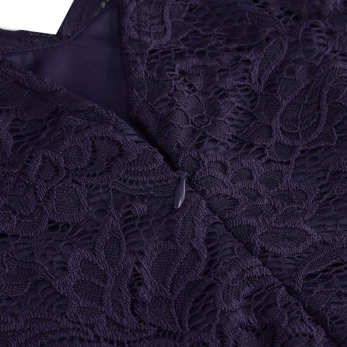 Rochie de cocktail vintage anii 1950, până la genunchi, decolteu în V, șifon și dantelă, croială cloș în A – Mov L