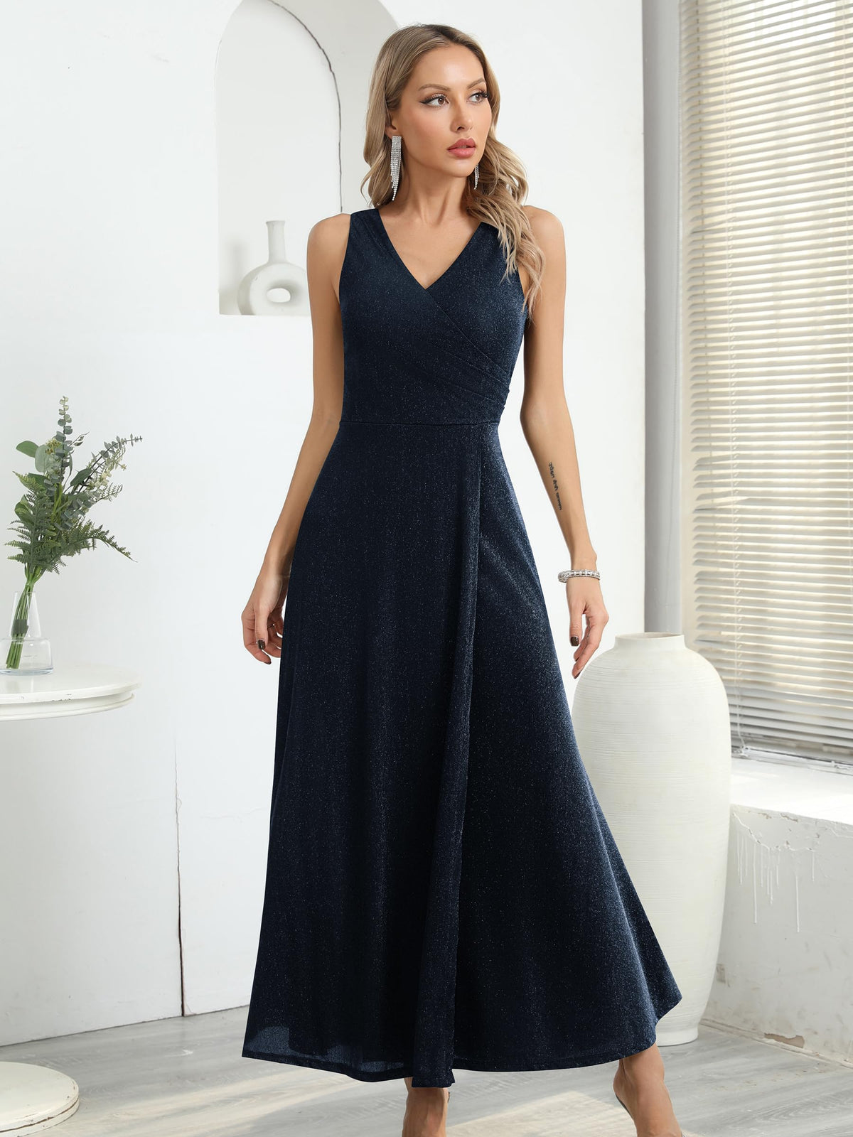Rochie lungă de seară elegantă petrecută cu decolteu în V și crăpătură – Bleumarin XS